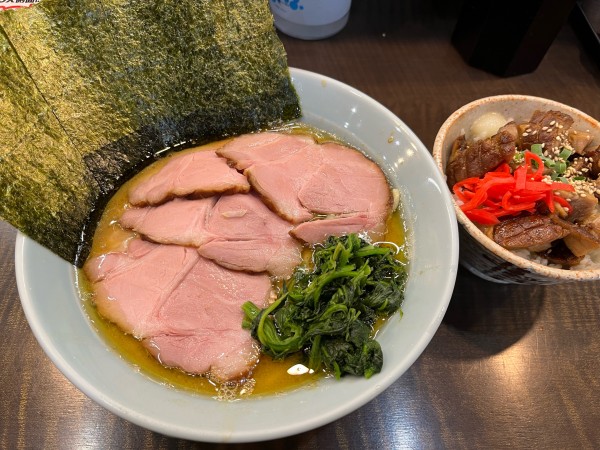 「家チャーシュー ¥1,100　肉飯 ¥150」@横浜家系らーめん 作田家の写真