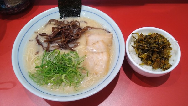 「本場豚骨ラーメン¥650+ライス無料」@本場博多ラーメン せまかっちゃん 神田店の写真