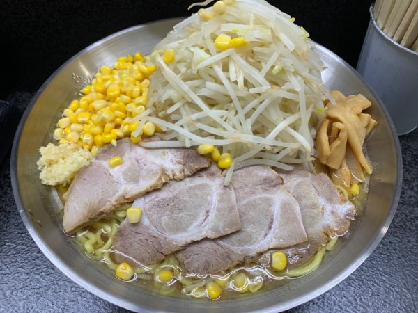 「汁ありらーめん　MEGA盛」@らーめん 汁なし 兄貴んちの写真