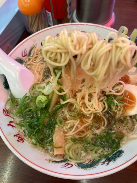 「味玉醤油ラーメン大盛」@ラーメン魁力屋 八潮店の写真
