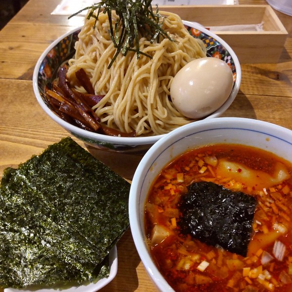 「奈つやの赤つけそば＋雲呑＋味玉＋海苔増し（￥1,350）」@奈つやの中華そばの写真