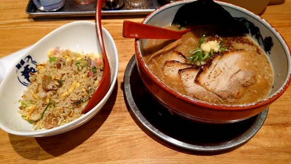 「みそ＋チャーシュー＋ミニチャーハン」@麺屋 燕の写真