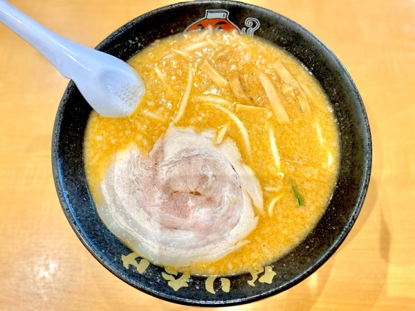 「味噌らーめん　油少なめ　半麺　ネギ抜き　900」@こってりらーめん なりたけ 幕張店の写真