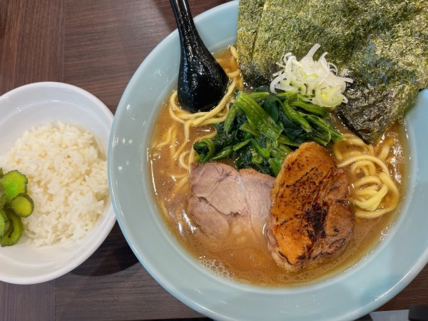 「ラーメン＋炙り豚＋半ライス」@横浜家系らーめん 侍 上野店の写真