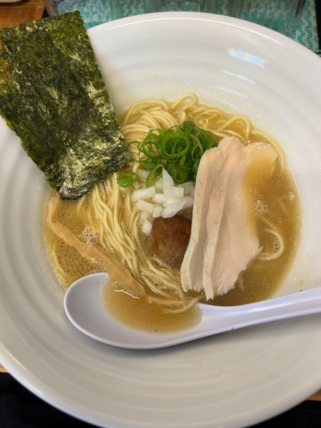 「濃厚鶏白湯そば〜煮干し合わせ〜（800円）」@麺屋 ゆるり。の写真