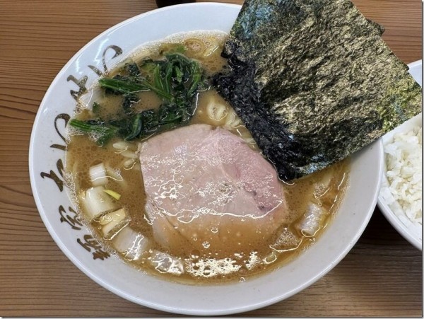 「ラーメン（麺やわめ）」+「ライス半分」