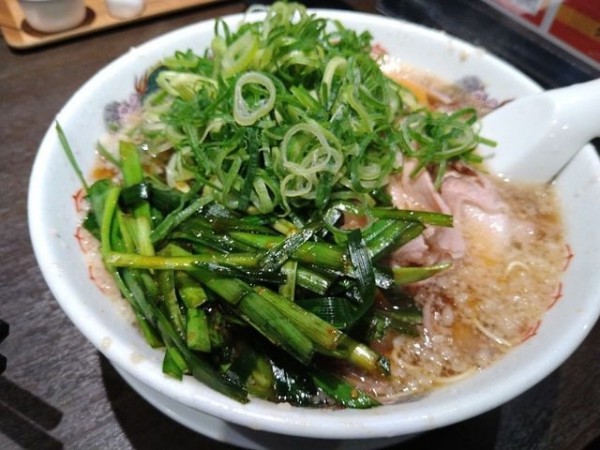 「ラーメン（辛ニラトッピング）」@来来亭 十条竹田店の写真