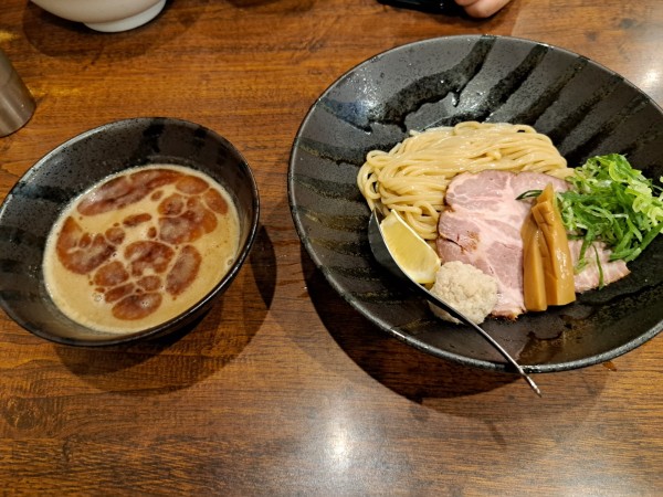 「鶏つけめん黒」@つけめんTETSU 壱の木戸 水戸店の写真