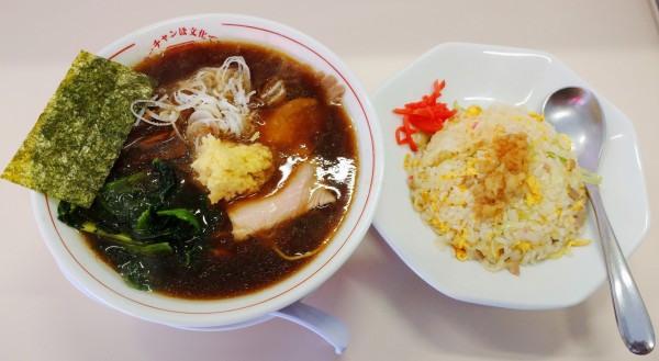 「生姜醤油ラーメン＋半チャーハン（880円）」@ラーチャン専門 我武者羅 蒲田店の写真
