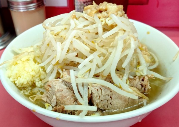 「ラーメン半分」@ラーメン二郎 小岩店の写真