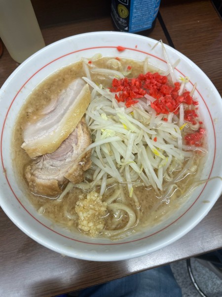 「小ラーメン麺半分　ニンニク少し野菜少なめベニ」@ラーメン二郎 横浜関内店の写真