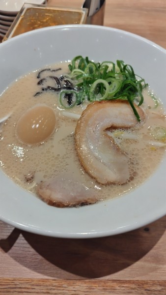 「白丸元味、味玉」@一風堂 キュービックプラザ新横浜の写真