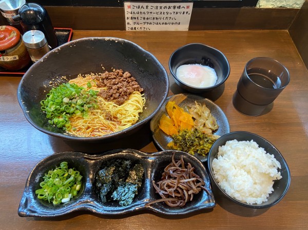 「汁なし坦々麺、坦々ご飯セット(940円)」@汁なし担担麺 階杉 周南店の写真