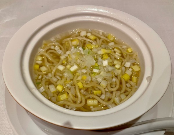 「黄ニラと葱のあっさりスープ麺」@礼華 青鸞居の写真