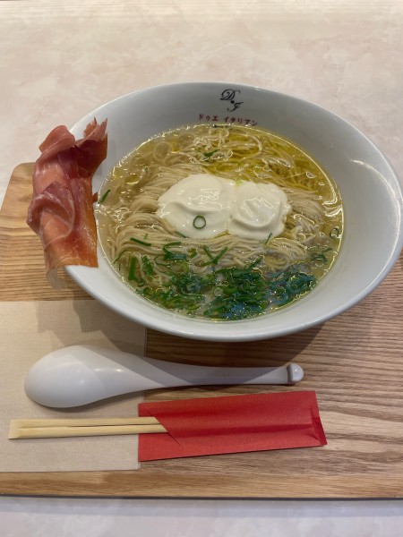 「らーめん生ハムフロマージュ」@due Italian 溝口の写真