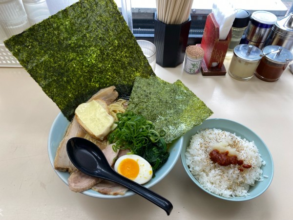 「限定ラーメン(中)　ニキの海苔」@横浜家系ラーメン田中の写真