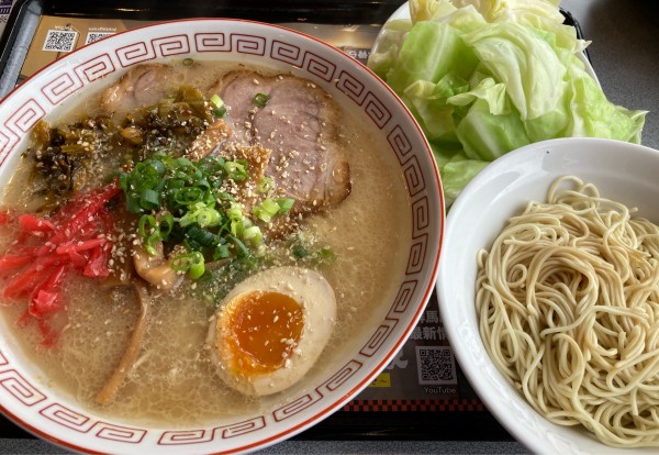 「群馬豚骨らーめんだるま大使+替玉+花月嵐マスタートッピングキャベ」@らあめん花月嵐 ひたちなか高場店の写真