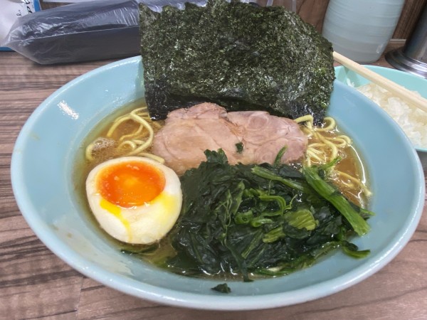 「本店ラーメン 900円 無料ライス」@横浜ラーメン 武蔵家 中野本店の写真
