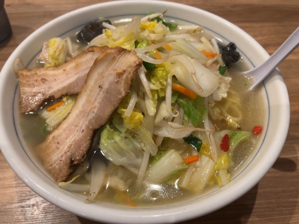 「W野菜タンメン　クーポンのチャーシュー2枚」@福しん 水天宮前T-CAT店の写真