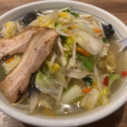 W野菜タンメン　クーポンのチャーシュー2枚