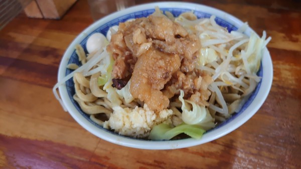 「大ラーメン500g/ニンニク/アブラ増し/うずら卵」@蓮爾 新町一丁目店の写真
