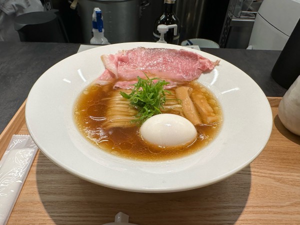 「地鶏そばNOIR（並盛・120g）1,350円」@中華そば ぺる鶏の写真