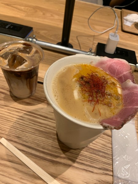 「ごま坦々ヌードル＋カフェモカ」@Cafe ＆ Ramen JINMENの写真