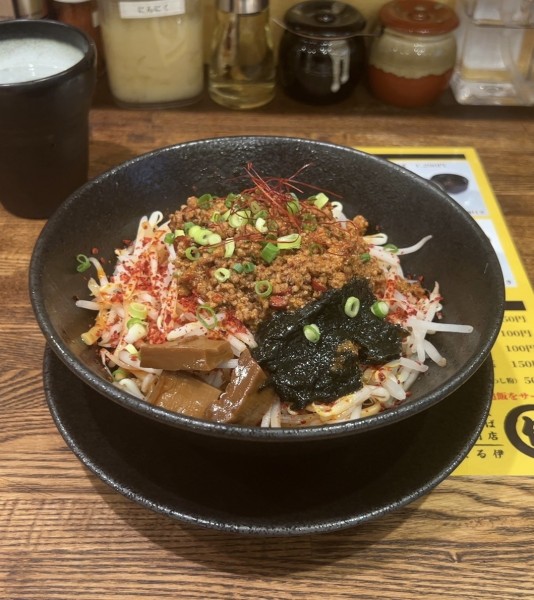 「辛まぜそば 中盛」@油そばまぜそば専門店 まる伊の写真