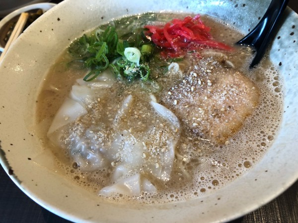 「白ワンタン」@本格豚骨ラーメン 恵壱の写真