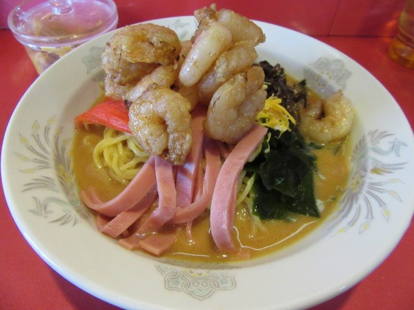 「どっさりエビ冷やしダブル（２０３０円）＋ちょい唐揚げ２５０円」@中華料理 東東の写真