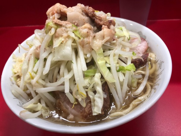 「小ラーメン¥800野菜、ニンニク、脂」@ラーメン二郎 生田駅前店の写真