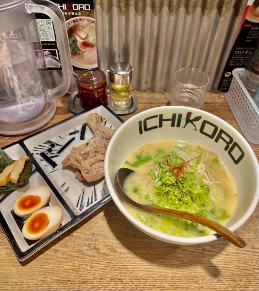 「特級鶏そば」@鶏そば十番 156 ICHIKORO 麻布十番店の写真