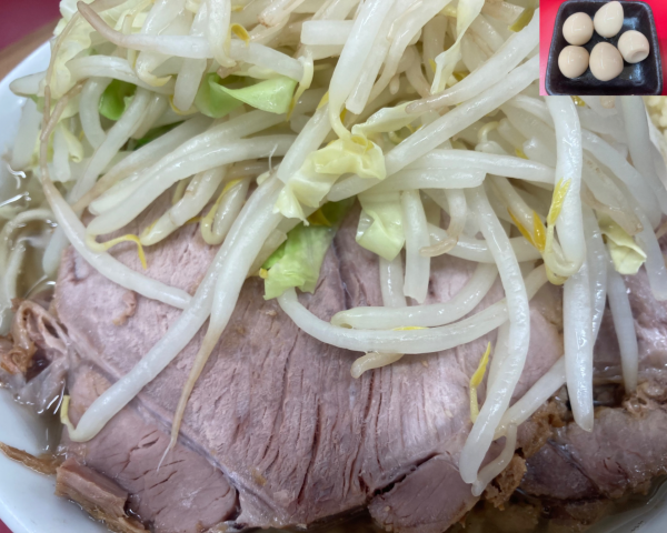 「小ラーメン+ヤサイ少な目+ニンニク+うずら」@ラーメン二郎 神田神保町店の写真