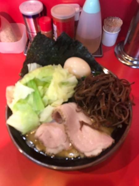 「昼めしセット 麺中盛り 900円＋キャベツ100円」@どんとこい家の写真