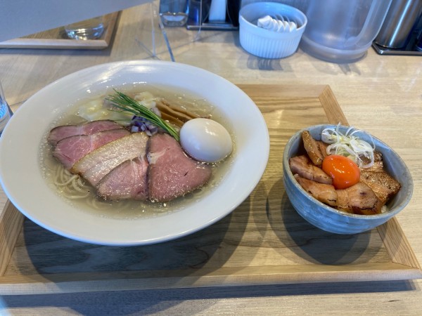 「特製中華蕎麦　大盛り　吊るし焼きバラ丼」@宍道湖しじみ中華蕎麦 琥珀 東京本店の写真