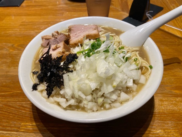 「煮干そば　大盛り　玉葱増し」@中村屋総本山の写真