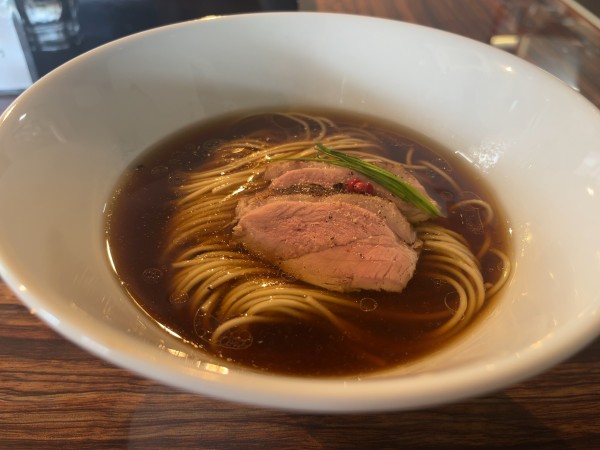 「醤油らぁ麺」@らぁ麺 しら山の写真