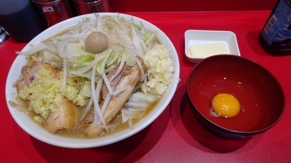 「濃厚味噌ラーメン（1,000円）＋生玉子＋バター　ニンニク」@麺屋HEROの写真