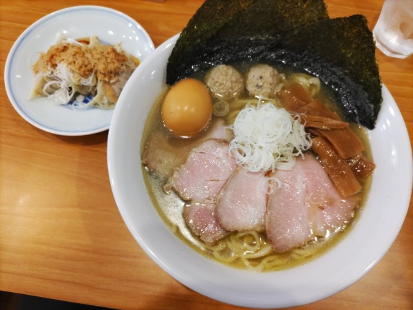 「全部のせ塩らーめん[燻製たまご]大盛·蒸し餃子」@しののめヌードルの写真