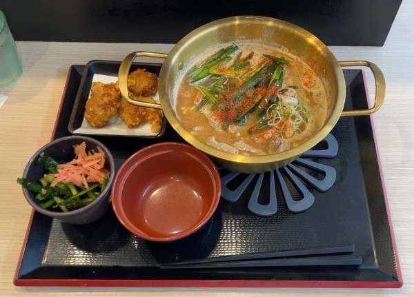 「もつ鍋ら〜めん 鬼にら 唐揚げ」@ゆで太郎 美浜新港店の写真