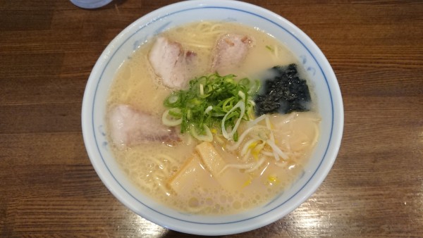 「中華そば小680円」@岡本中華 小松島本店の写真