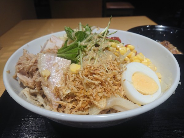 「【富士丸】冷やし中華(中)＋ブタカスアブラ」@#新宿地下ラーメンの写真