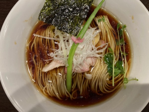 「醤油らぁ麺 800円」@らぁ麺 鬼滅の桜の写真