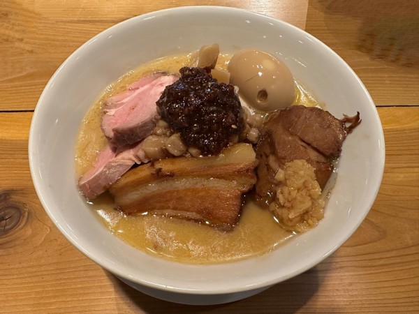 「6月限定・全部のせ・こってり鯛骨らぁ麺」@鯛骨らぁ麺 あぐらの写真