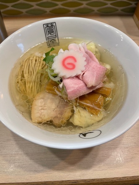 「塩ラーメン+ワンタン」@鶯屋の写真