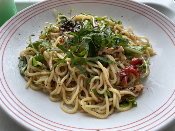 「梅肉と鶏むね肉の冷やしまぜめん　￥７９０」@リンガーハット イオンモール大高店の写真