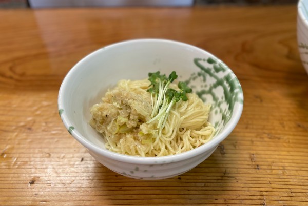 「ネギ生姜ダレ和え玉（半玉）¥150」@ロ麺ズの写真