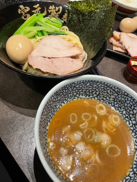 「半熟味玉入りつけ麺」@宮元製麺の写真