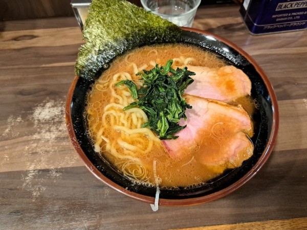 「ラーメン油多め」@神田ラーメン わいず 神田本店の写真