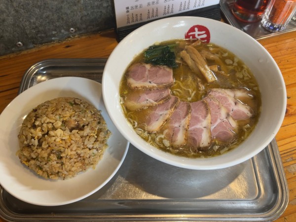 「肉そば（小）＋チャーハン（小）」@中華そば まるきの写真